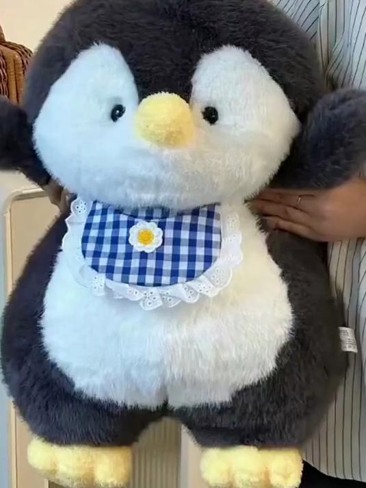 小企鹅睡觉公仔 女生毛绒抱枕儿童生日布娃娃