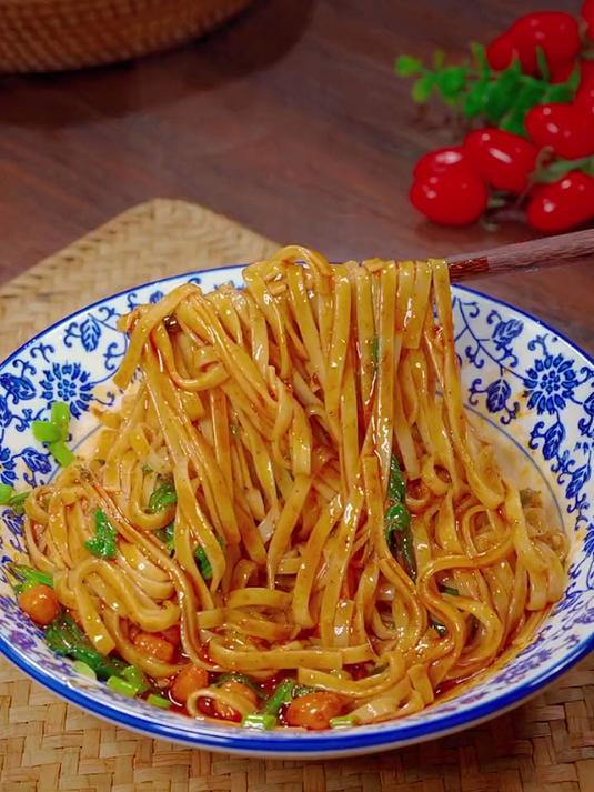 喜欢吃面条的，一定要试试这碗麻辣拌面