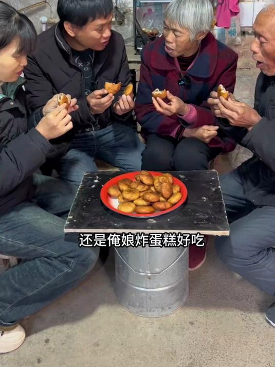 今天做的河南家乡特色美食,炸糖糕,外酥里嫩个个空心太香了