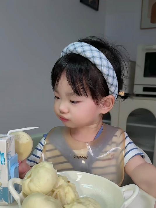今天给孩子做全家爱吃的酱肉小笼包