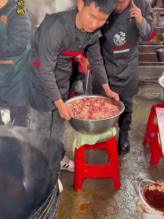 自贡盐帮菜小煎鸭 这是一道四川自贡标枪巅峰之作!