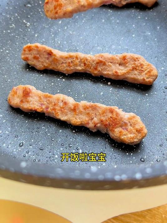 牛肉怎么给宝宝吃才不老不柴，这样做的牛肉条很嫩很软