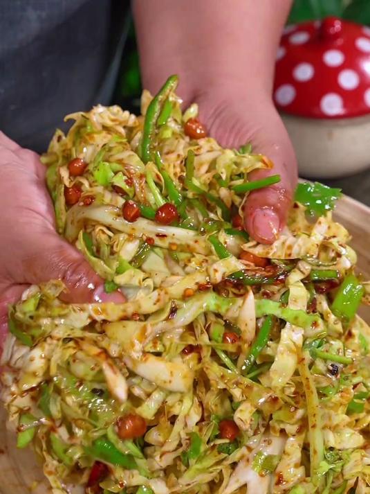 没啥胃口的时候,你就试试这个凉拌大头菜