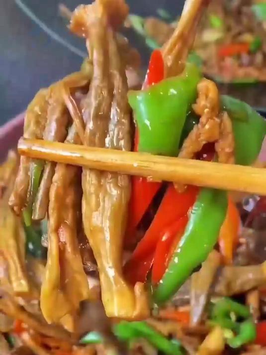 家常烧菜加鹿茸菇,吃着口感还可以?