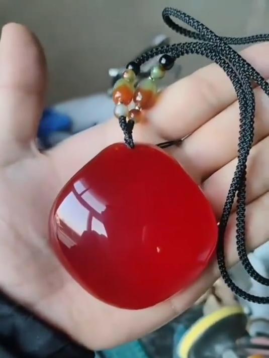 比宝石漂亮的鱼骨吊坠