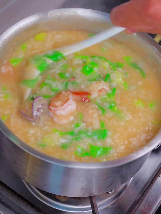 鲜美好吃的鲜虾猪肉煲