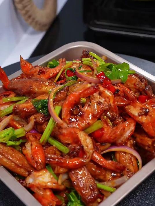 干锅鸡翅虾太美味了