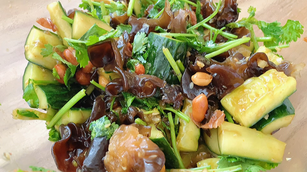 在家自制凉拌青瓜木耳,木耳实在好吃! #潮级玩家# 