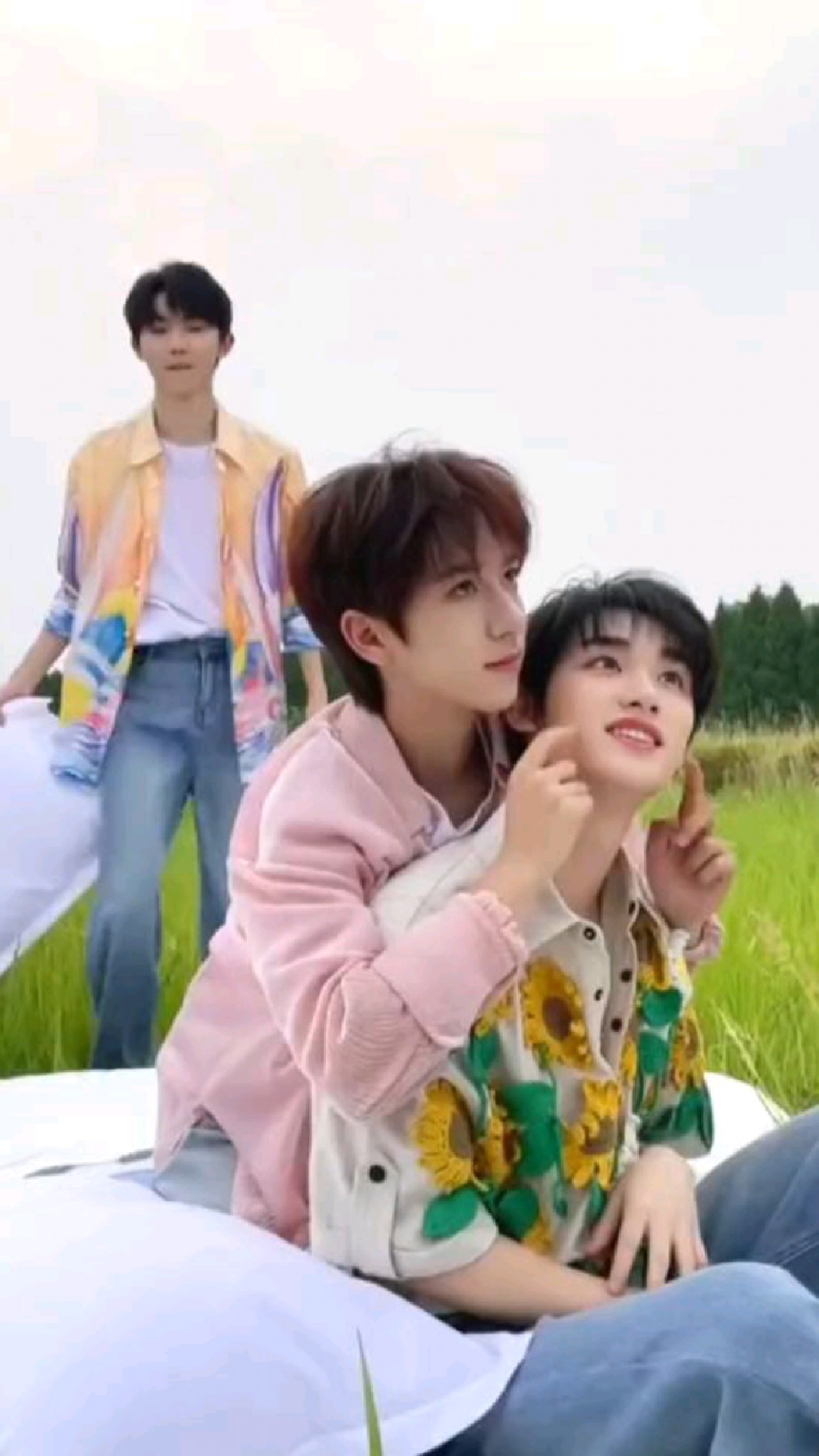 丁哥对小贺嘟嘴的执着 章鱼烧就那么好rua嘛#丁程鑫 #贺峻霖 #物料 #养成系