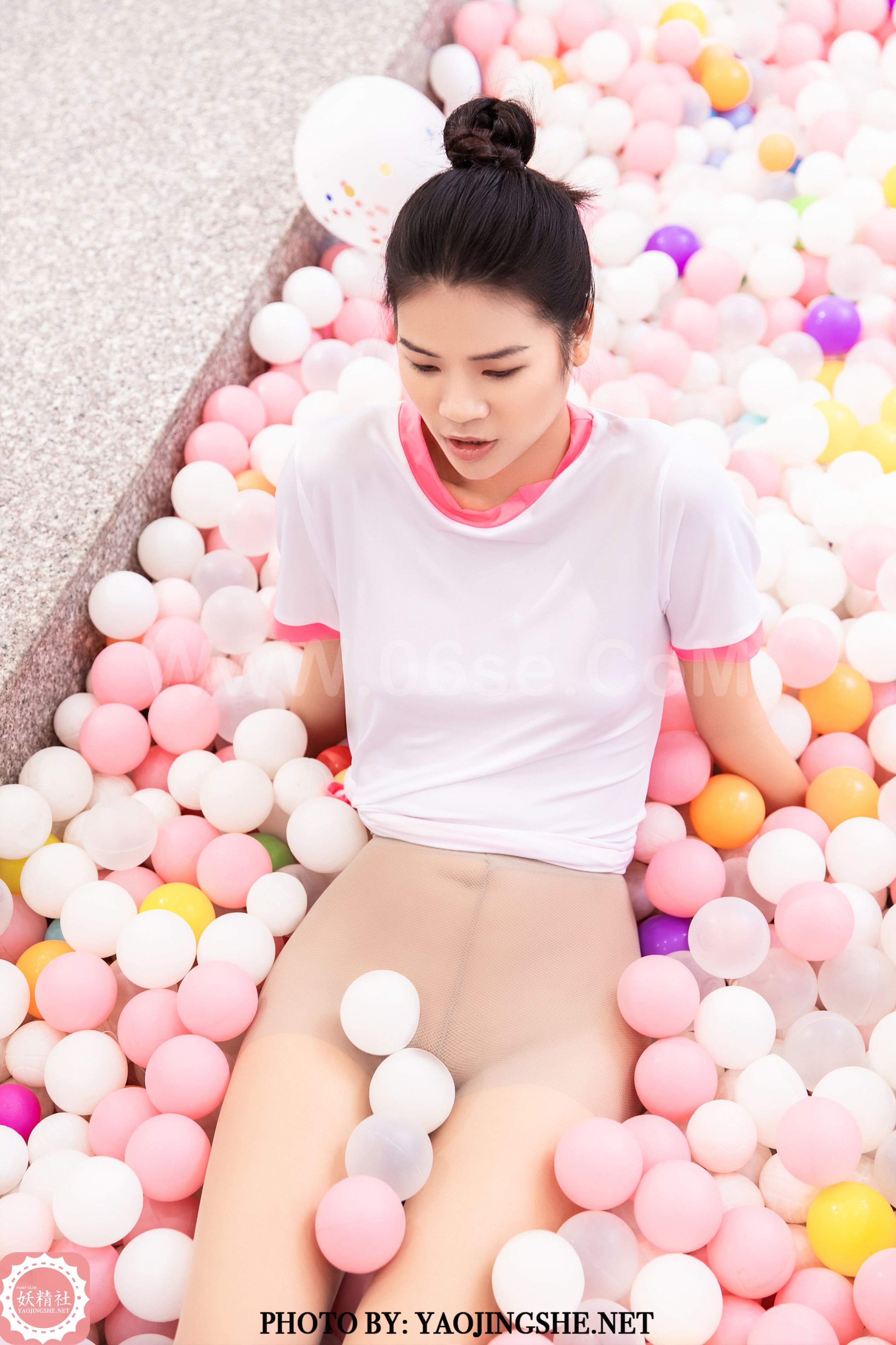 图片[23]-[YaoJingShe 妖精社] V2007《珍珍-彩球浴室》[55P361M]-六色网