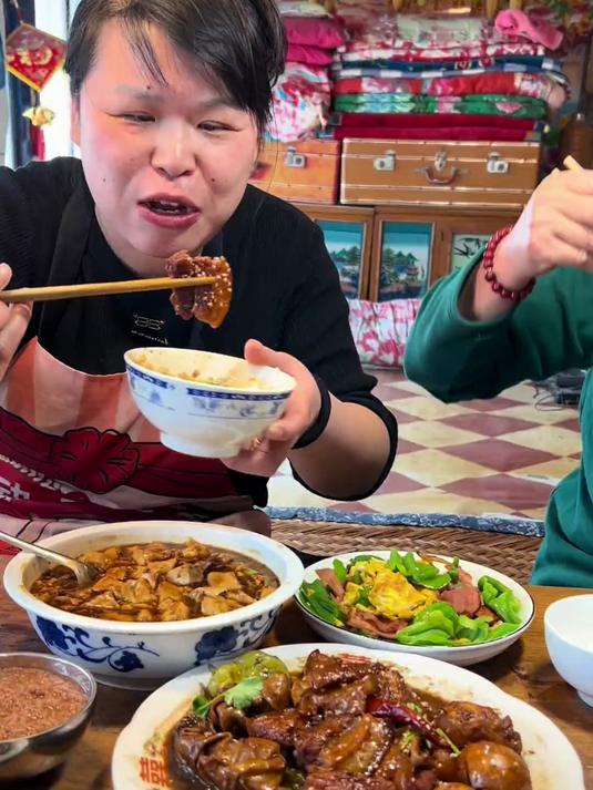 哇塞这把子肉看着就诱人吃起来更是香到心坎里喽