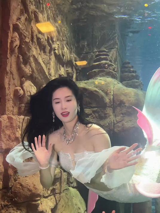 美人鱼表演
