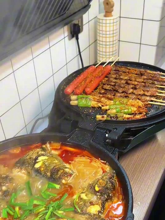 你敢想吗?电饼铛一边火锅,一边烧烤!煮饭,炒菜,蒸馒头啥都行