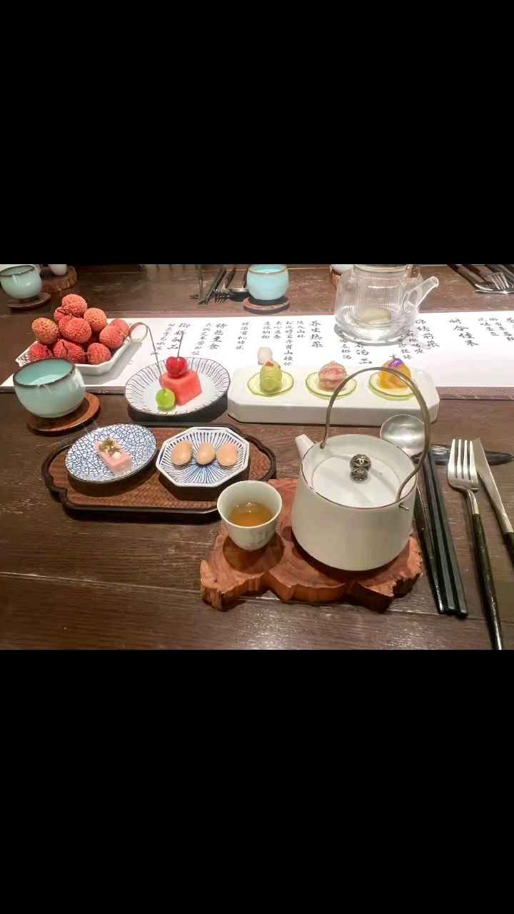 芒种养生素宴菜单 1.椰香草莓糕