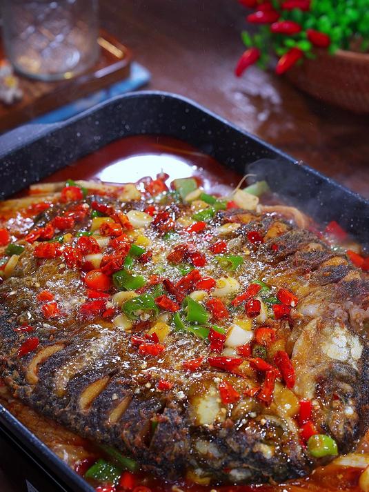 晚上一家人做一锅烤鱼,坐在一起一边煮一边吃,真的太幸福了