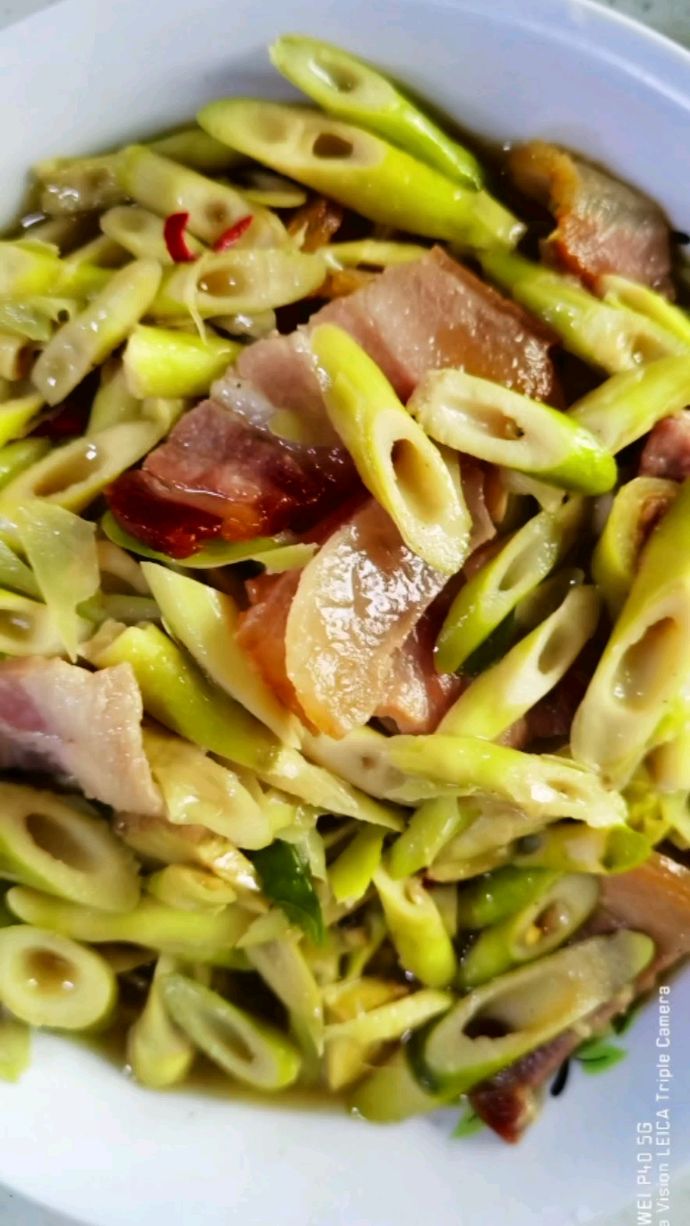 腊肉炖竹笋(陈年的腊肉遇上新鲜的春笋)—舌尖上的美食