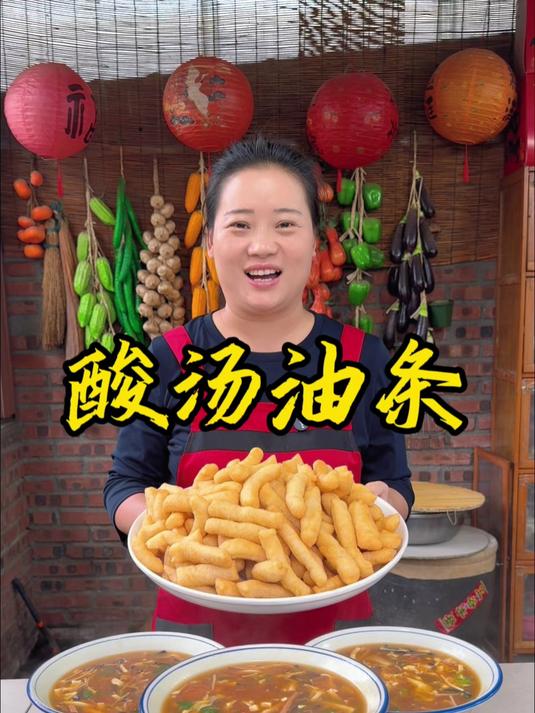 天冷了，朵朵今天做的酸辣汤和手工炸油条，简单好做又好吃