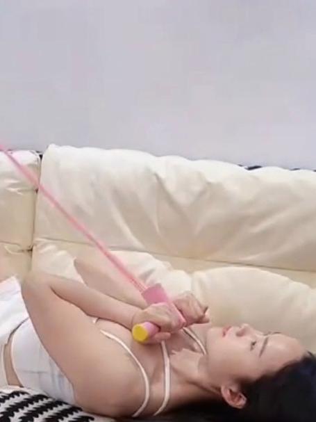 宁可不吃10斤猪肉,也要练习这个脚蹬拉力器,简单高效轻松瘦身