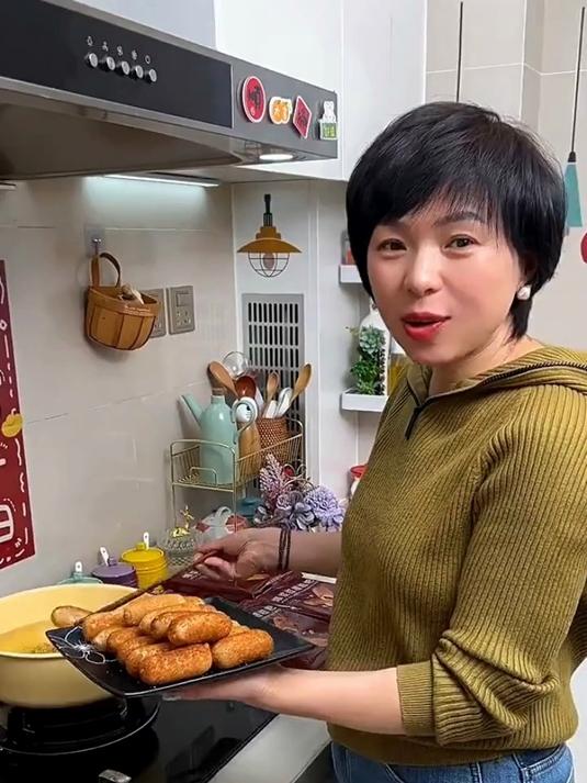 过年餐桌上的小甜品就吃这个爆浆红糖糍粑