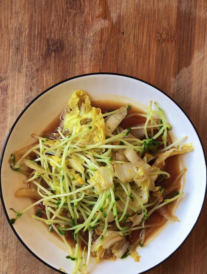 豌豆苗怎么炒好吃家常炒法,分享一道豌豆苗炒白菜