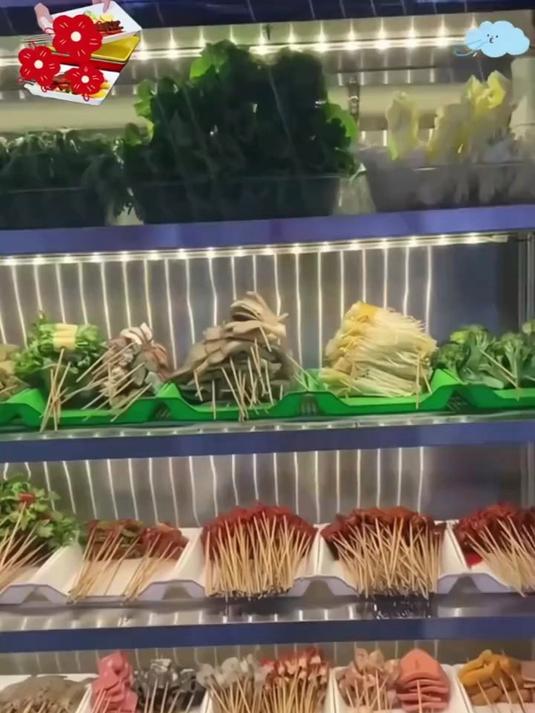 开火锅店、烧烤摊必备彩色串串香托盘,长方形设计超实用,外出野餐也能用到,轻松装下各种配菜