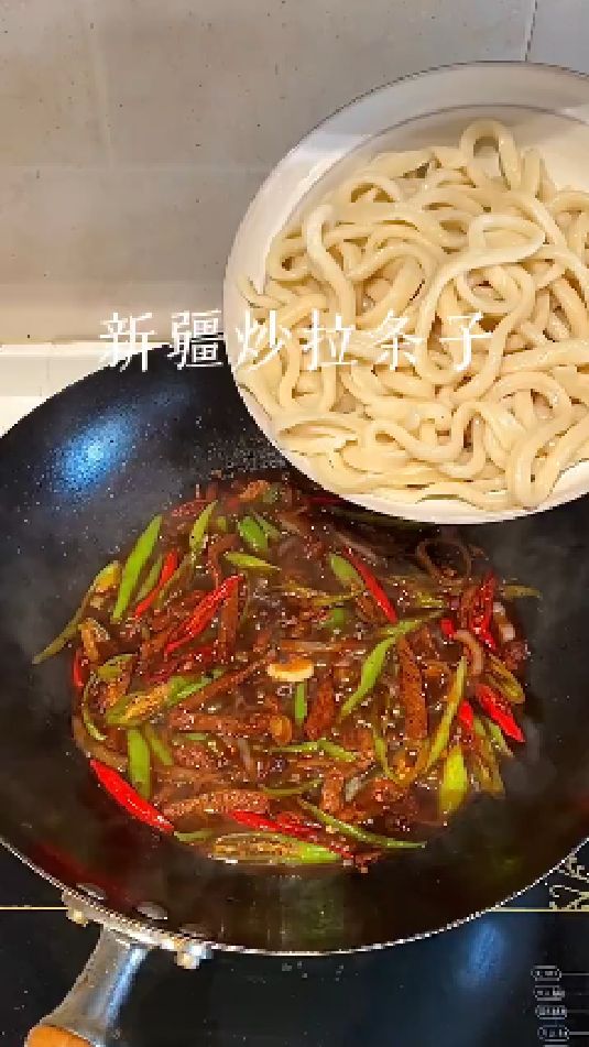 新疆炒拉条子的做法