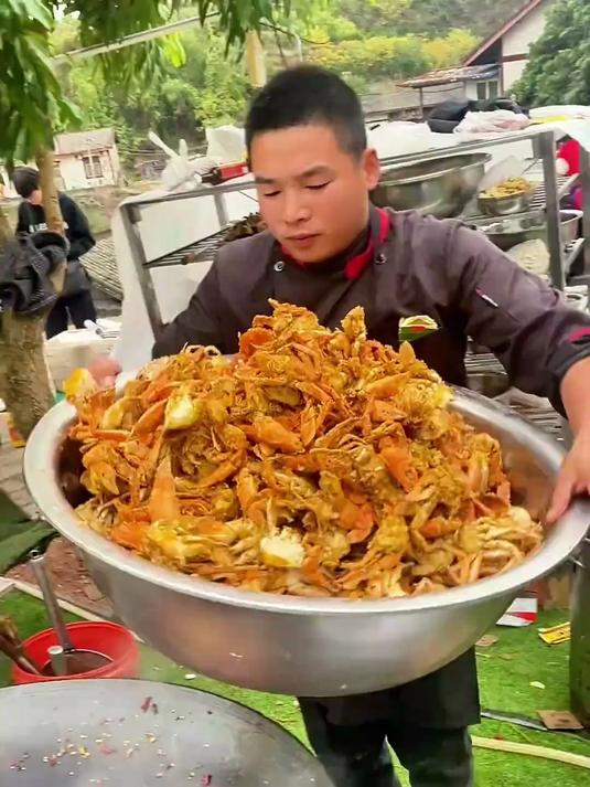 山东小伙四川自贡吃坝坝宴.1200的标准，吃完直接惊呆了！