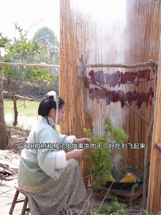今天做柏树果木熏牛肉，越嚼越香真的超好吃
