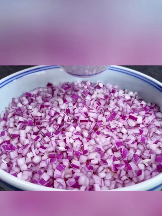 每天一个洋葱新做法,今天是洋葱圈时蔬蛋饼,赶快学起来吧