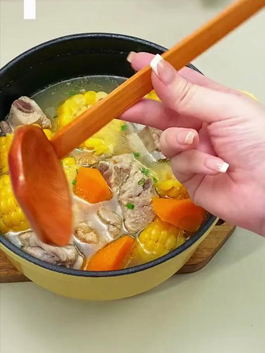 满满一锅只有两个字：健康！「玉米排骨汤」