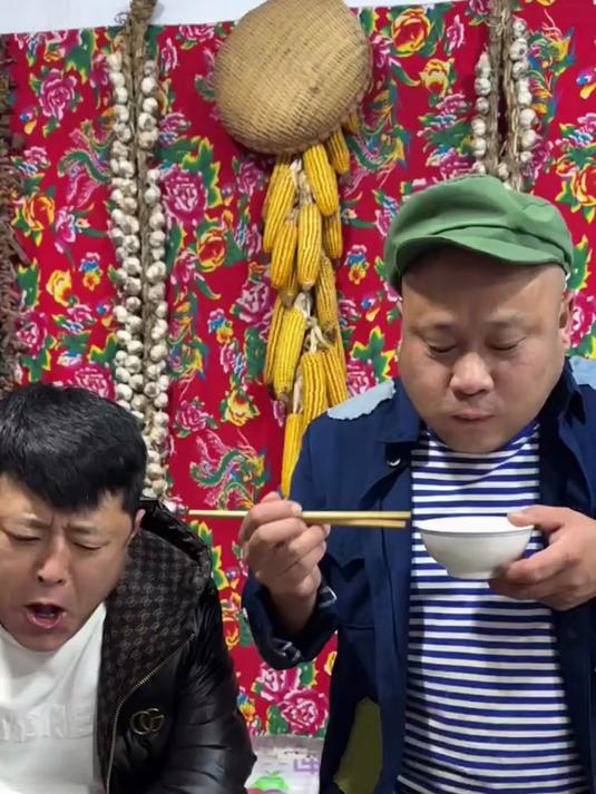 《炒菜一炝锅》院门准时响 她又带着微笑来“视察”