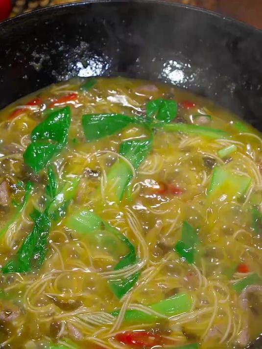 简单方便的金汤酸菜面,酸爽好吃,太香了