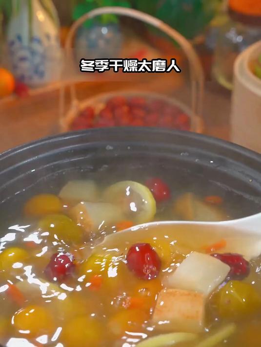 冬季干燥就喝它！金桔+雪梨煮一煮，润燥补水超对症