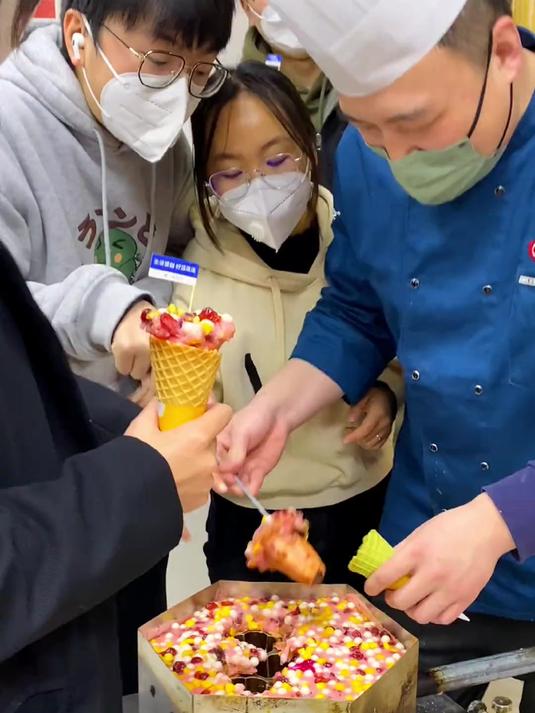 特色梅花糕,软软糯糯,香甜可口,简单好做,一天300个