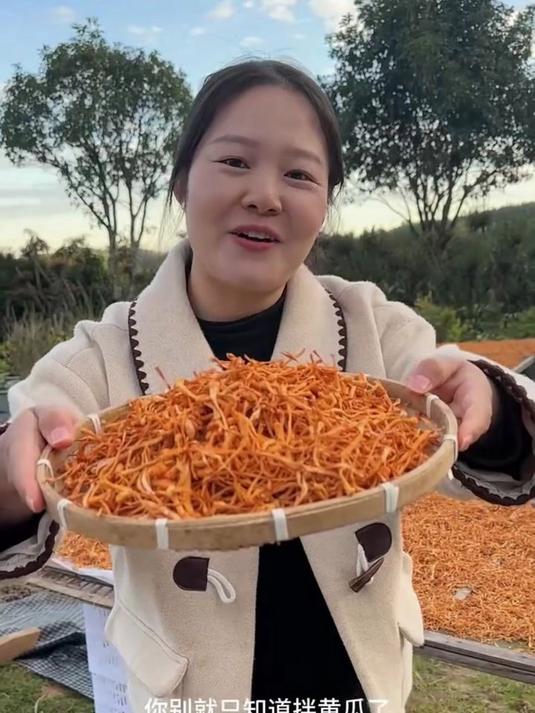 喝了就忘不了!虫草花炖鸡汤鲜得离谱