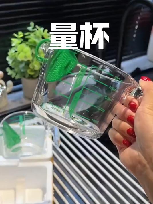 可以用微波炉加热的带刻度过滤量杯，做烘焙做鸡蛋糕淘个米啥的超方便！#过滤量杯##高硼硅玻璃