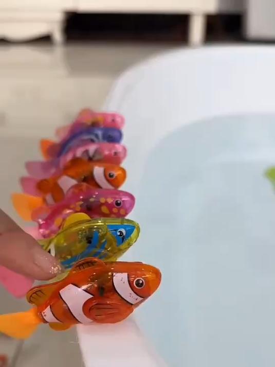 会互动的玩具鱼！娃洗澡再也不哭闹啦
