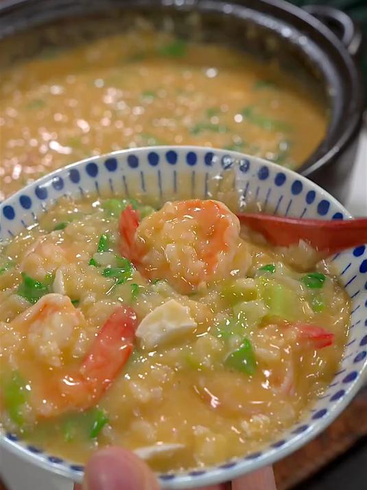 多少次早起,就为了吃这口咸鸭蛋鲜虾粥