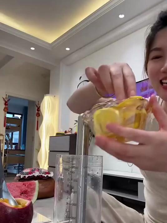在家复刻网红葡萄冰茶!果肉满满超实在,一口喝出幸福感