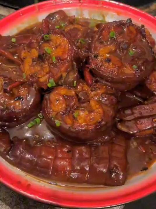 三嫂胆子真大连鳄鱼肉都敢吃,红烧鳄鱼尾巴看着还有点馋人