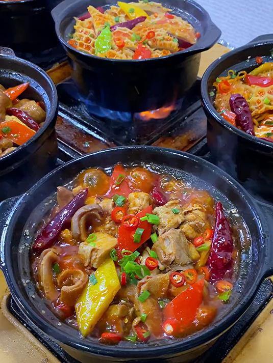 砂锅菜系列,麻辣鲜香,猪肚鸡块,越吃越有