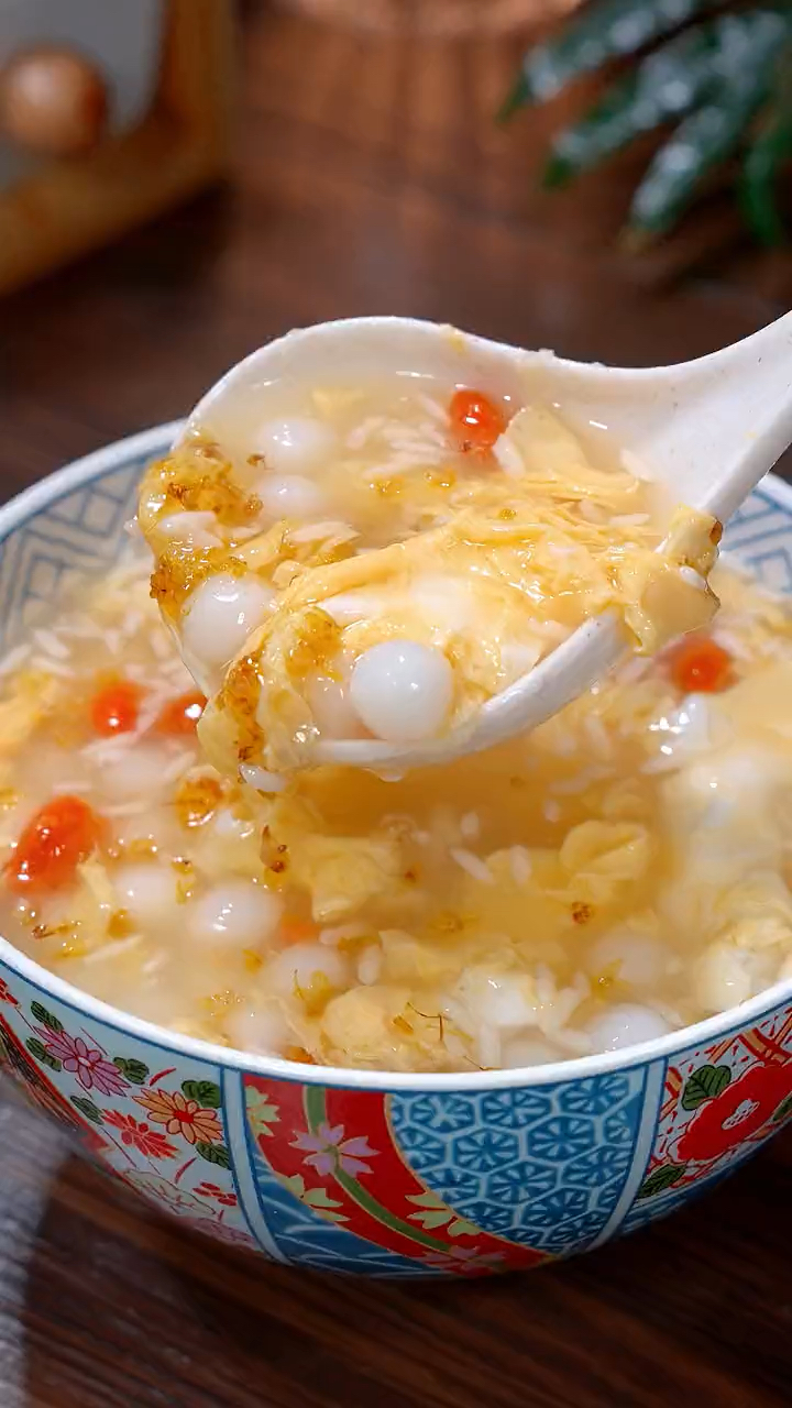 冬天天气凉了,你一定要多喝这个酒酿丸子汤,软糯香甜太好喝了