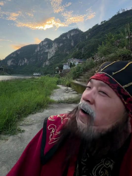 贵州特色凉拌羊血！给小师妹吃爽了