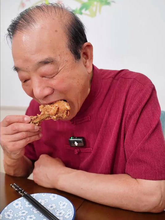 在家做道「香酥炸鸡」,外焦里嫩,酥香!会喝酒的搭配个啤酒