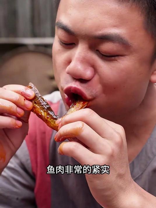 闺蜜分享零食!湖南手撕鱼,香辣入味超受欢迎