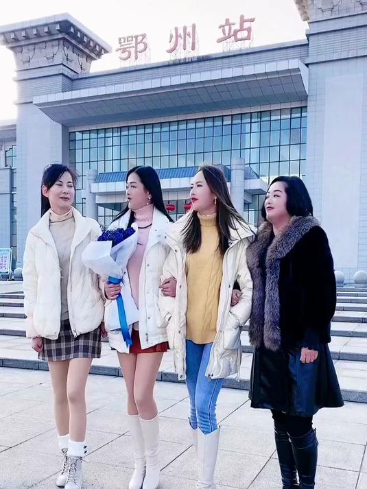 你来过我们美丽的湖北鄂州鱼米之乡吗?哪天你路过我带你去吃泽林辣子鱼,豪塘麻辣烫,去最美的莲