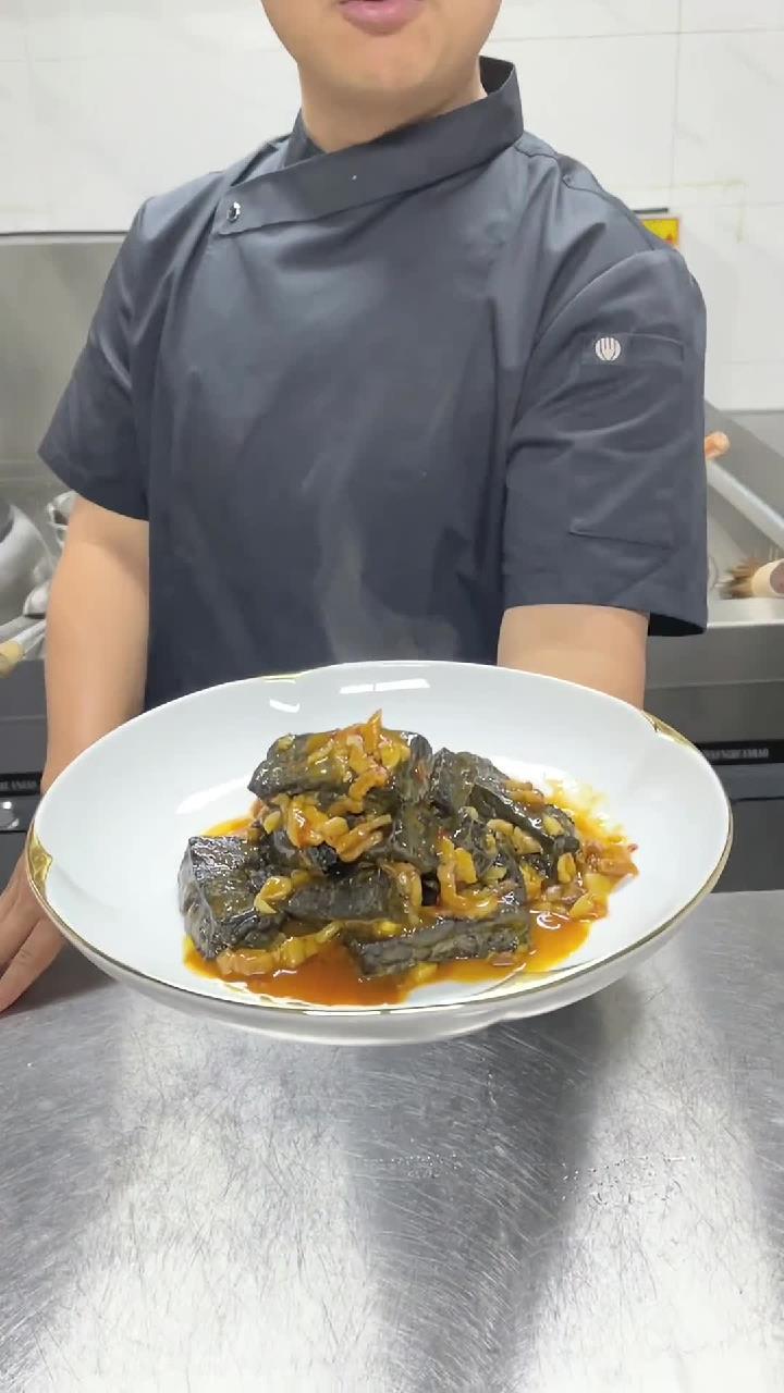 上期视频有说到豆黑豆腐制作方法的。这期我分享一个红烧豆腐