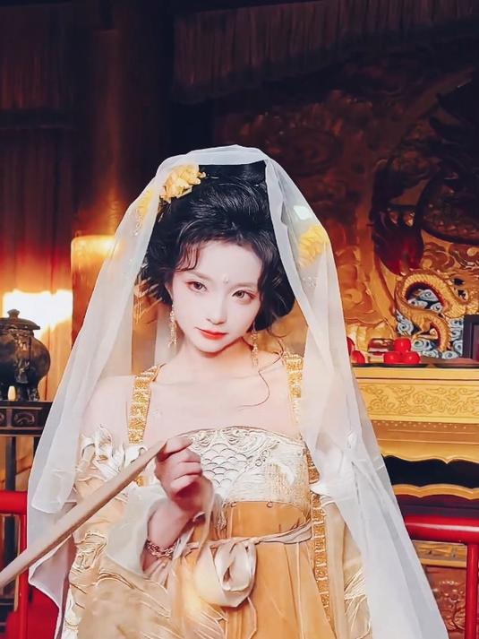 罗袜生尘影曼妙犹如凌波仙子风姿绰约