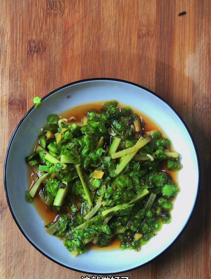 榆钱的吃法与做法,分享一道榆钱炒西葫芦