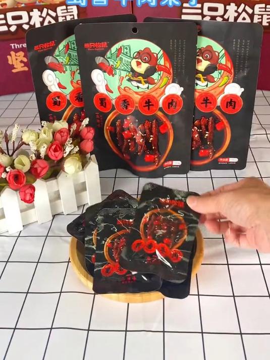 三只松鼠蜀香牛肉,麻辣鲜香不柴不腻,追剧下酒小零食